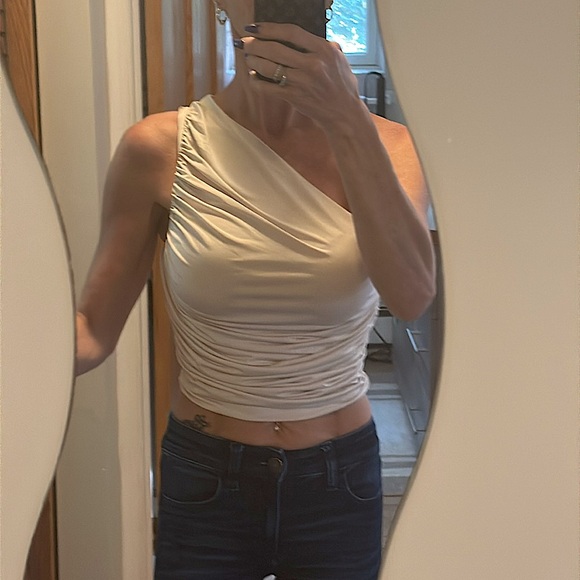 EXPRESS NWT ruched one shoulder crop top - Picture 4 of 9